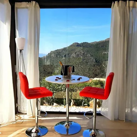 Stylish Beautiful And Exotic Oleandro Glass Nyaraló Casares