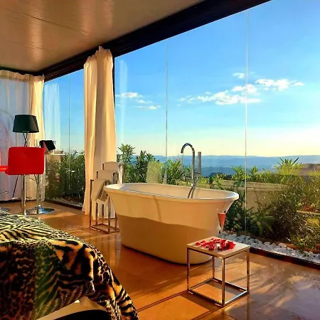 Nyaraló Stylish Beautiful And Exotic Oleandro Glass Casares